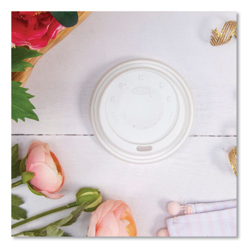 Image of SOLO® Cappuccino Dome Sipper Lids, Fits 12 oz Hot Cups, Plastic, White, 1,000/Carton