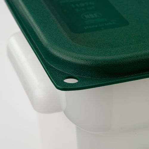 Image of Carlisle Squares Food Storage Container Lid, 7.31 x 7.31 x 0.63, Forest Green, Plastic
